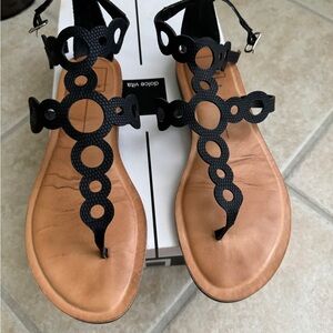 Dolce  Vita Women’s Black Cut-out T-strap sandals - size medium 8